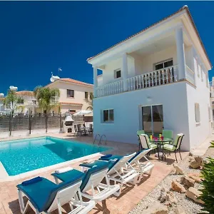 Villa Carilisto Big 4 Bedrooms In Center Of, Ayia Napa